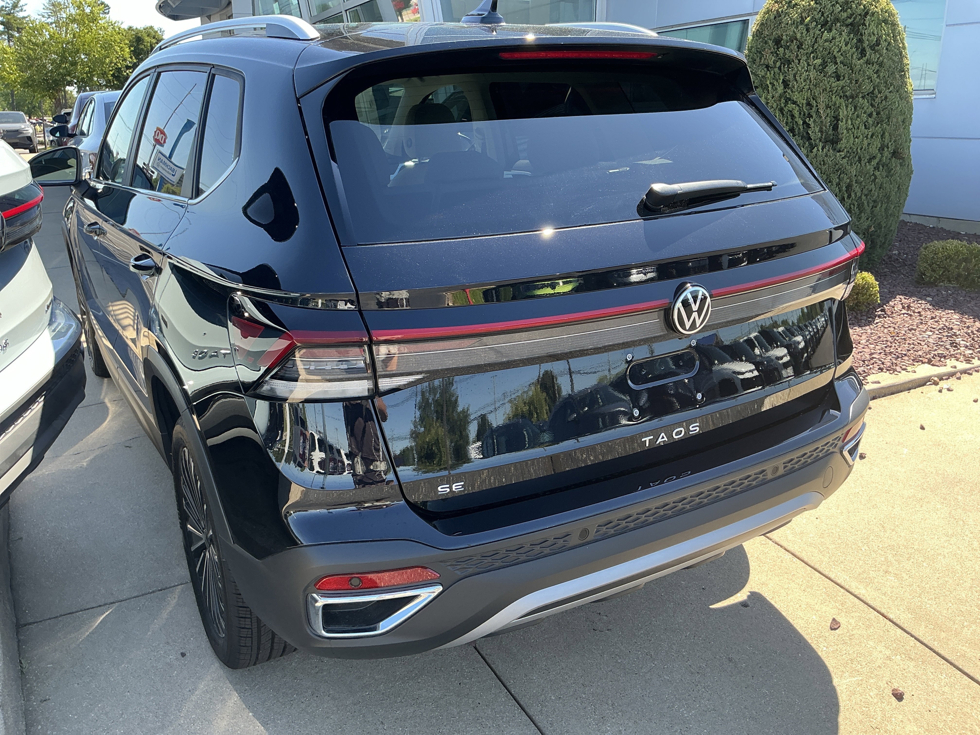 New 2026 Deep Black Pearl Volkswagen SE image 5