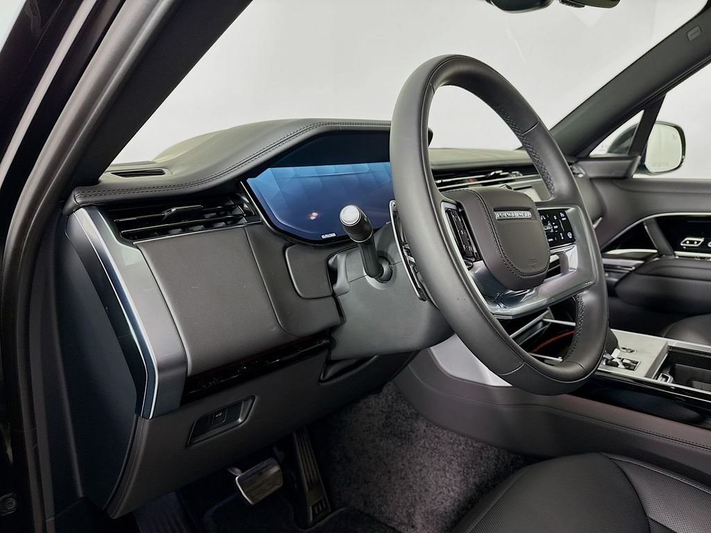 New 2026 Santorini Black LAND ROVER SE LWB 7-Seats / V8 image 4