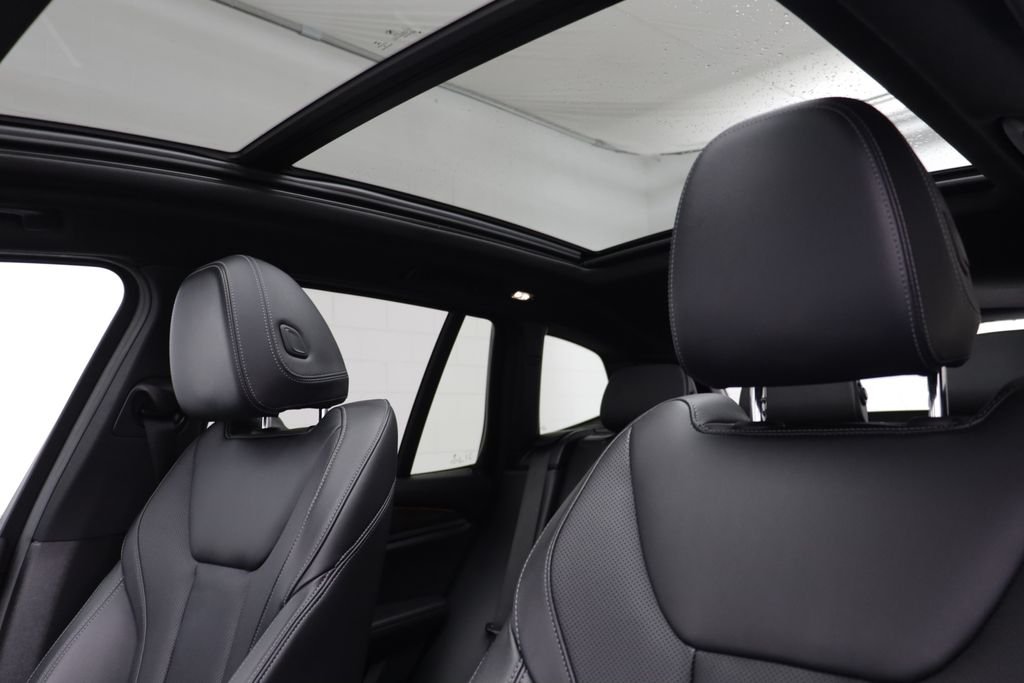 Used 2022 Black BMW xDrive30i image 12