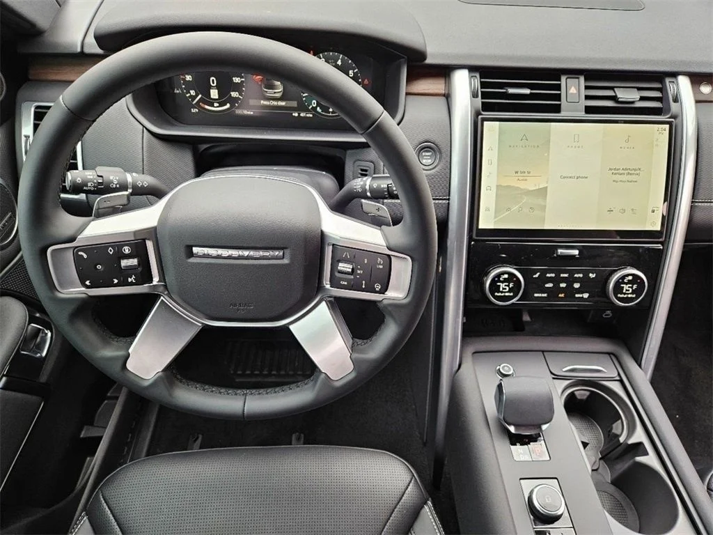 Used 2025 Black Land Rover Dynamic SE image 24
