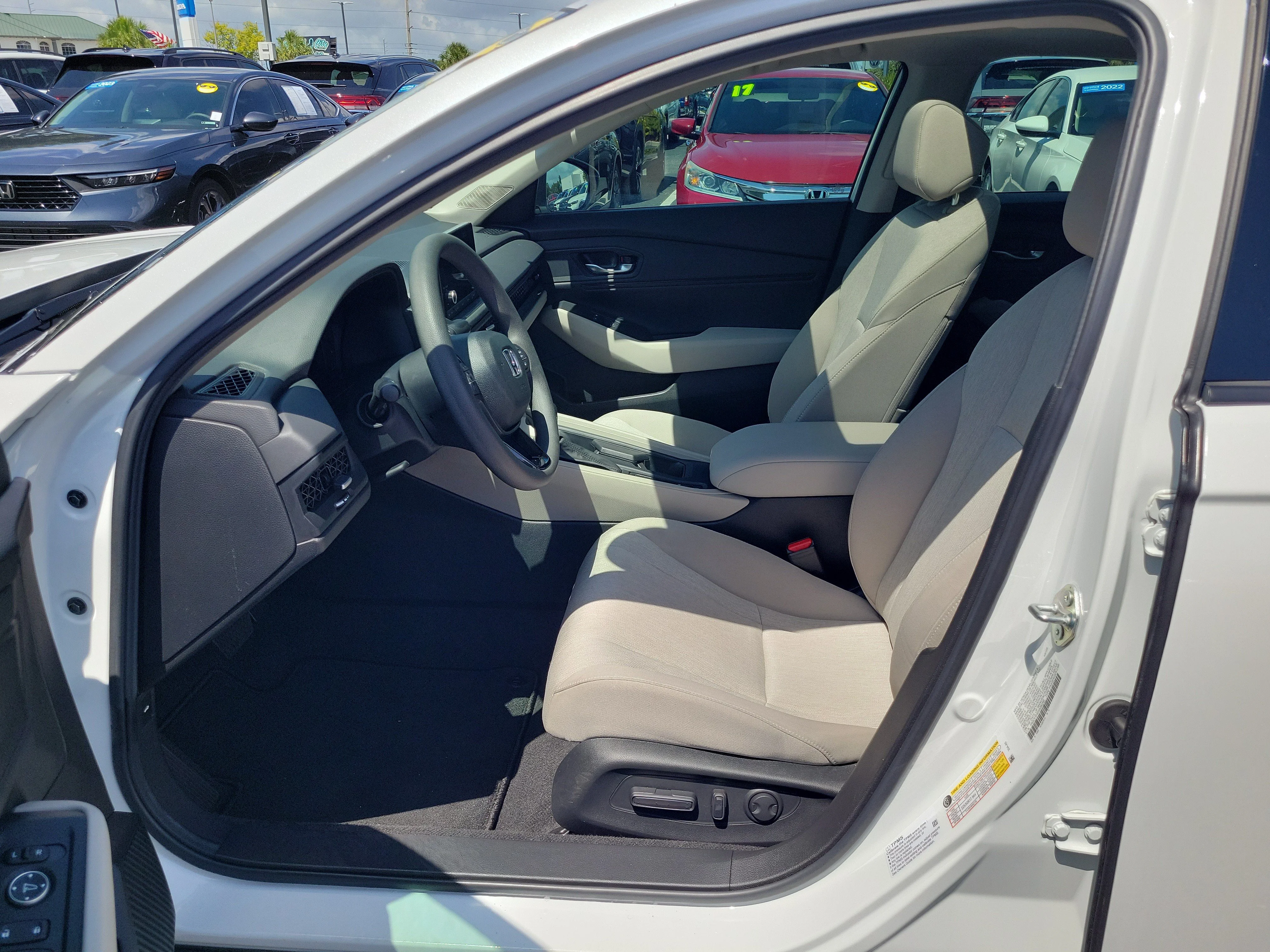 2025 Honda Accord SE - Photo 15