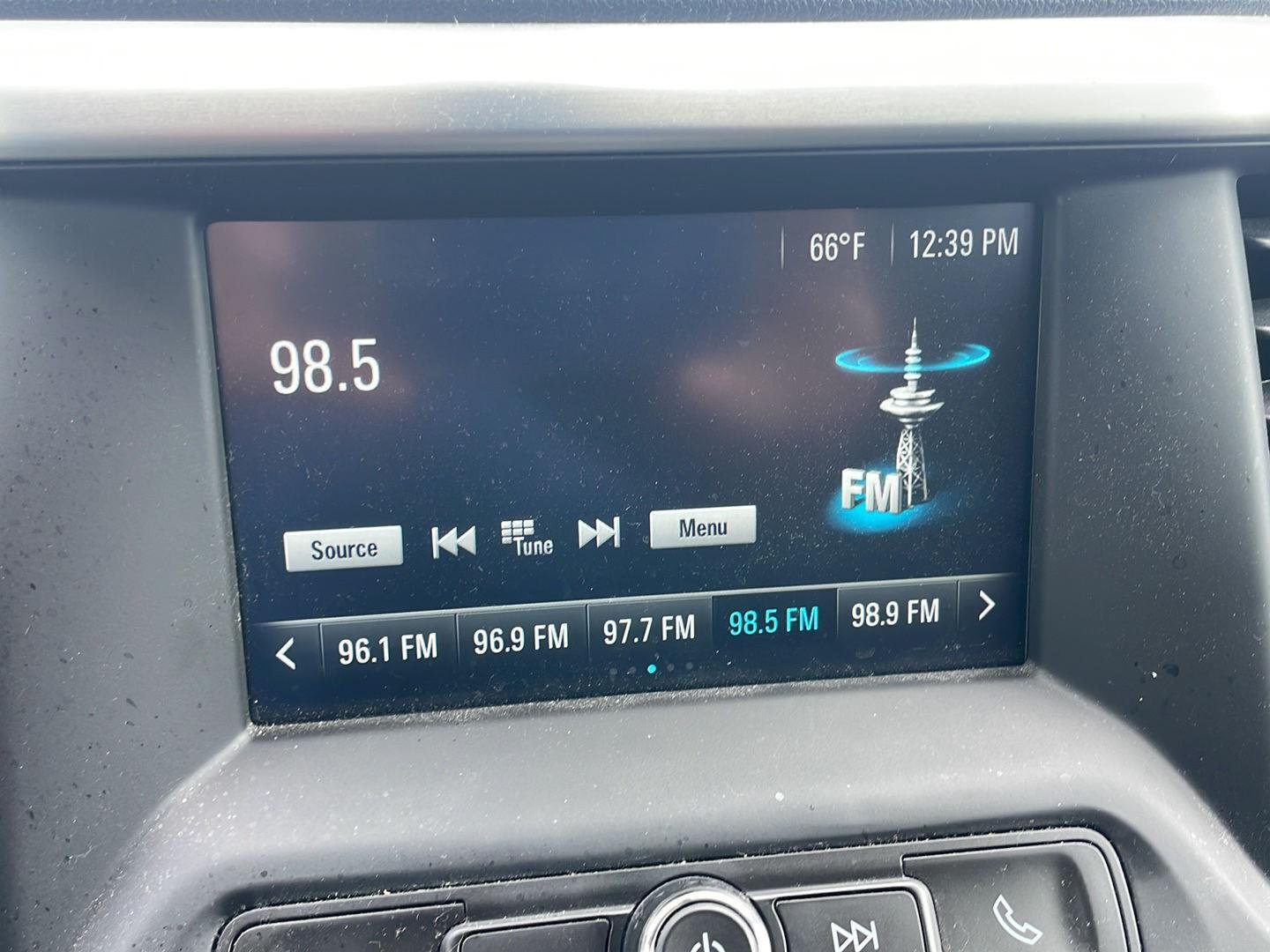 Used 2019 Iridium Metallic GMC SLE image 3