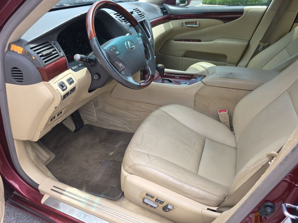 Used 2008  Lexus 460 image 8