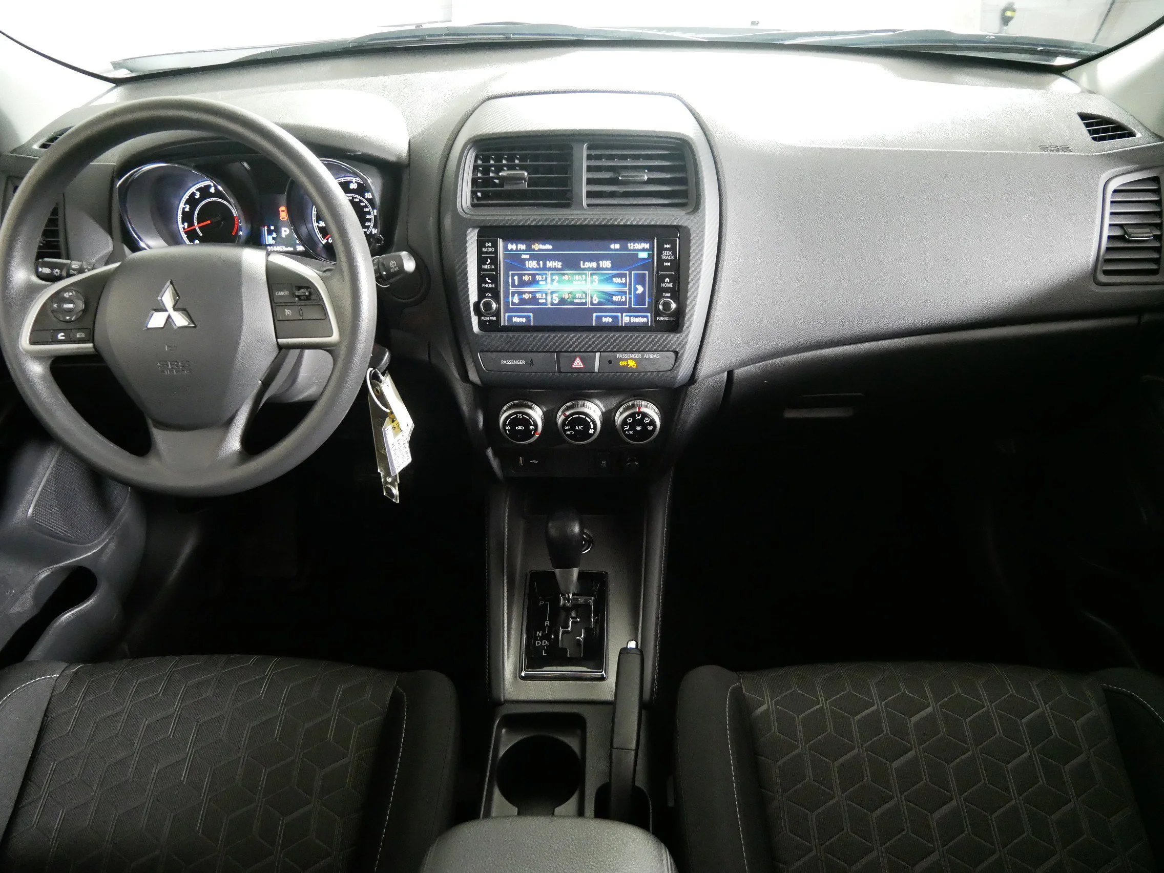 Used 2025 White Diamond Mitsubishi ES image 10