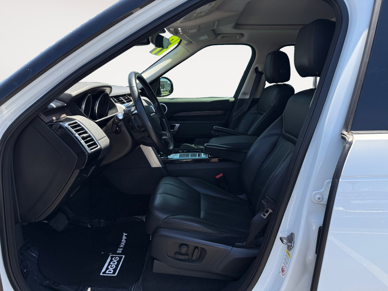 Used 2017 White Land Rover HSE image 10