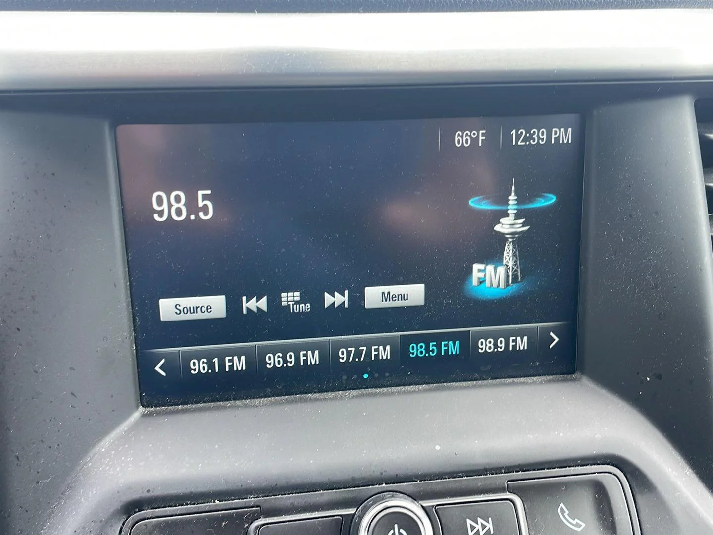 Used 2019 Iridium Metallic GMC SLE image 3