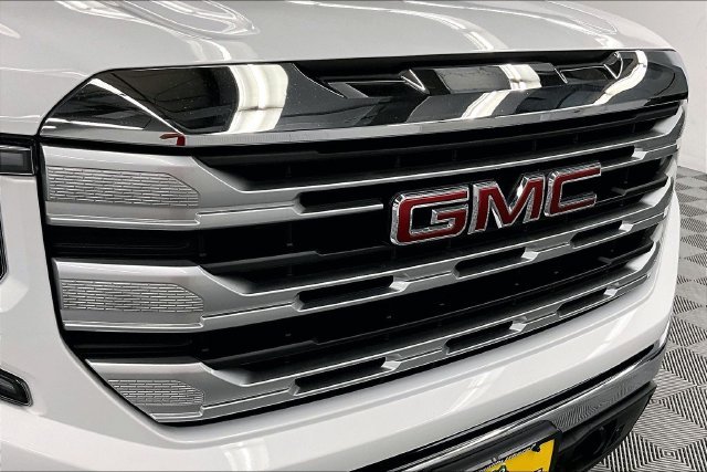 Used 2026 Summit White GMC SLE image 33