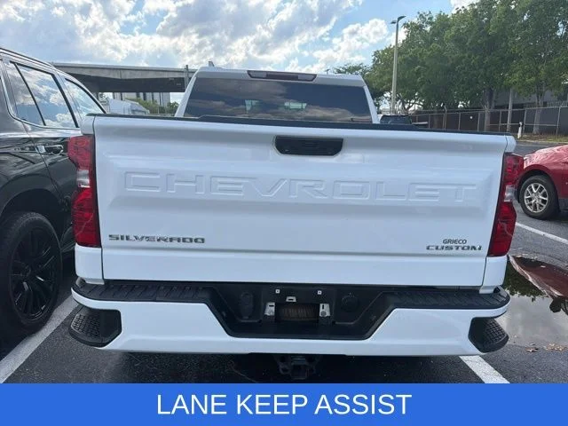 Used 2022 White Chevrolet Custom image 5