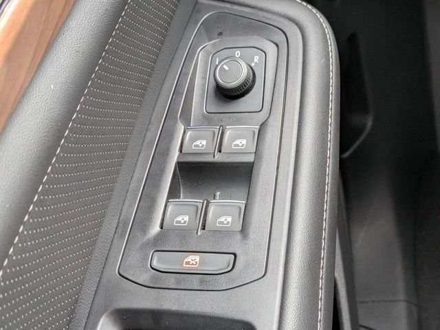 Used 2025 Black Volkswagen 2.0T SE w/Technology image 26