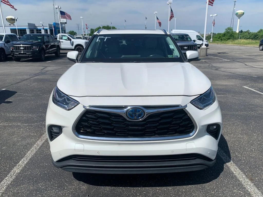 Used 2020 White Toyota Limited image 7