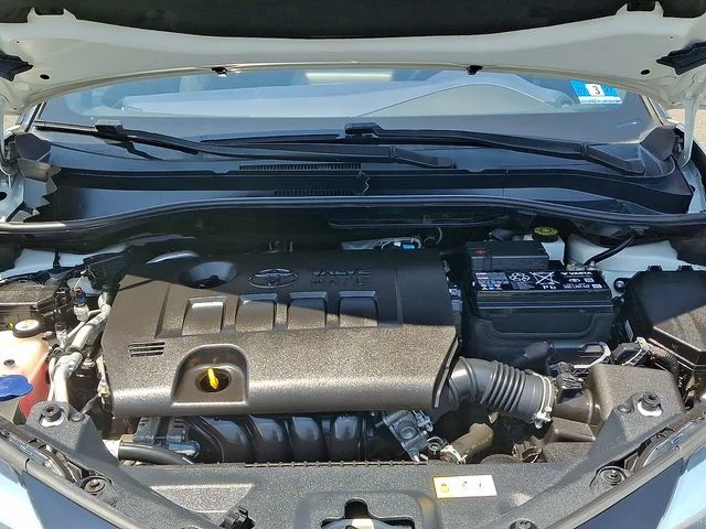 Used 2020 White Toyota XLE image 28
