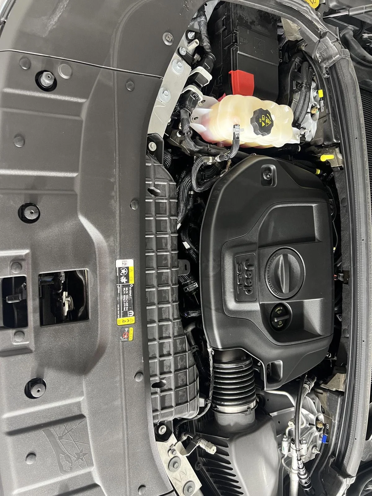 Used 2022 Silver Zynith Jeep Overland image 24