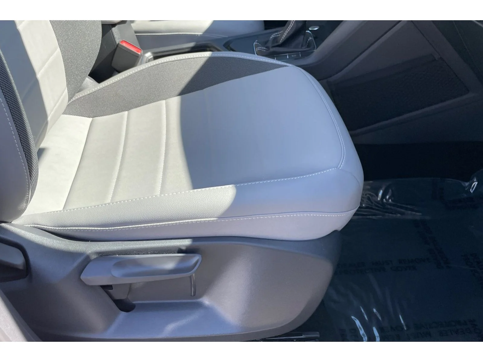 Used 2023 Pure White Volkswagen SE image 21