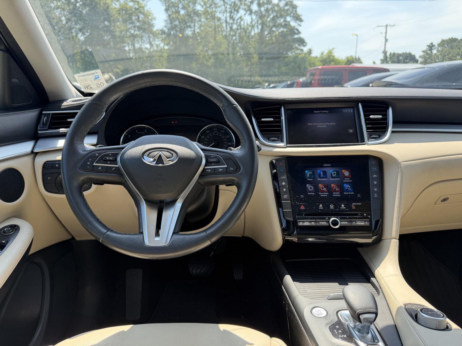 Used 2020 Majestic White INFINITI LUXE image 19