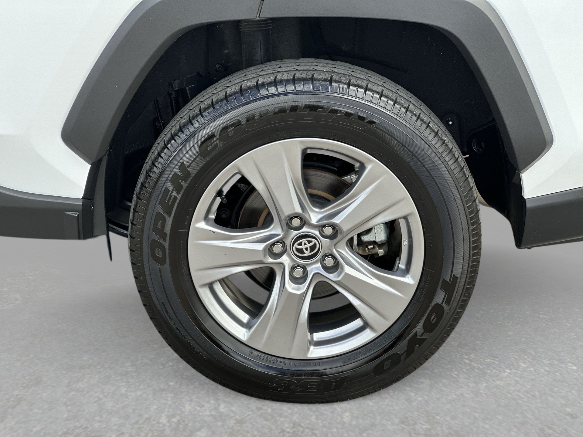 2024 Toyota RAV4 XLE - Photo 32