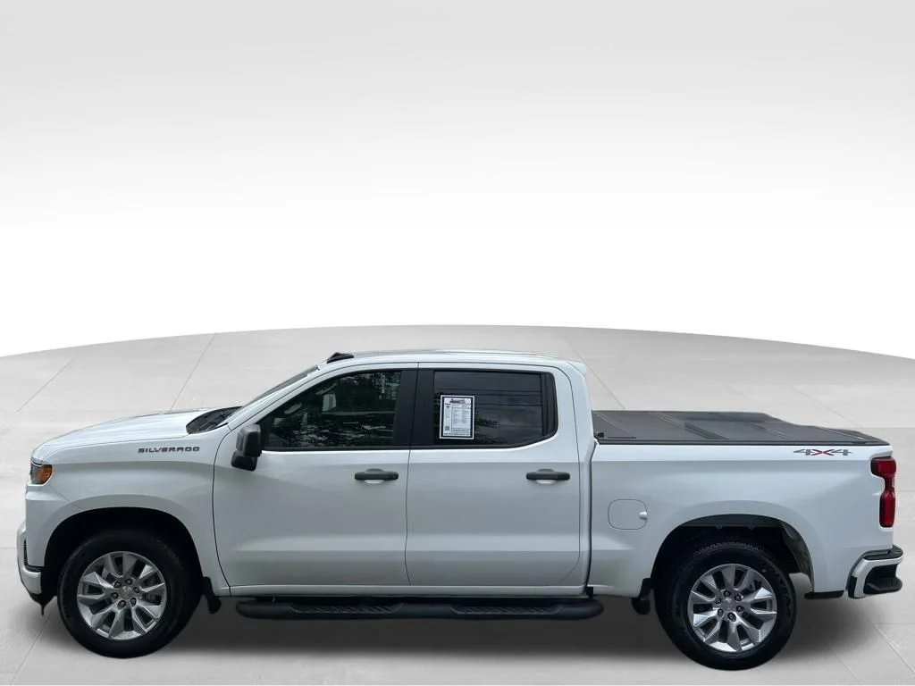 Used 2019 White Chevrolet Custom image 4