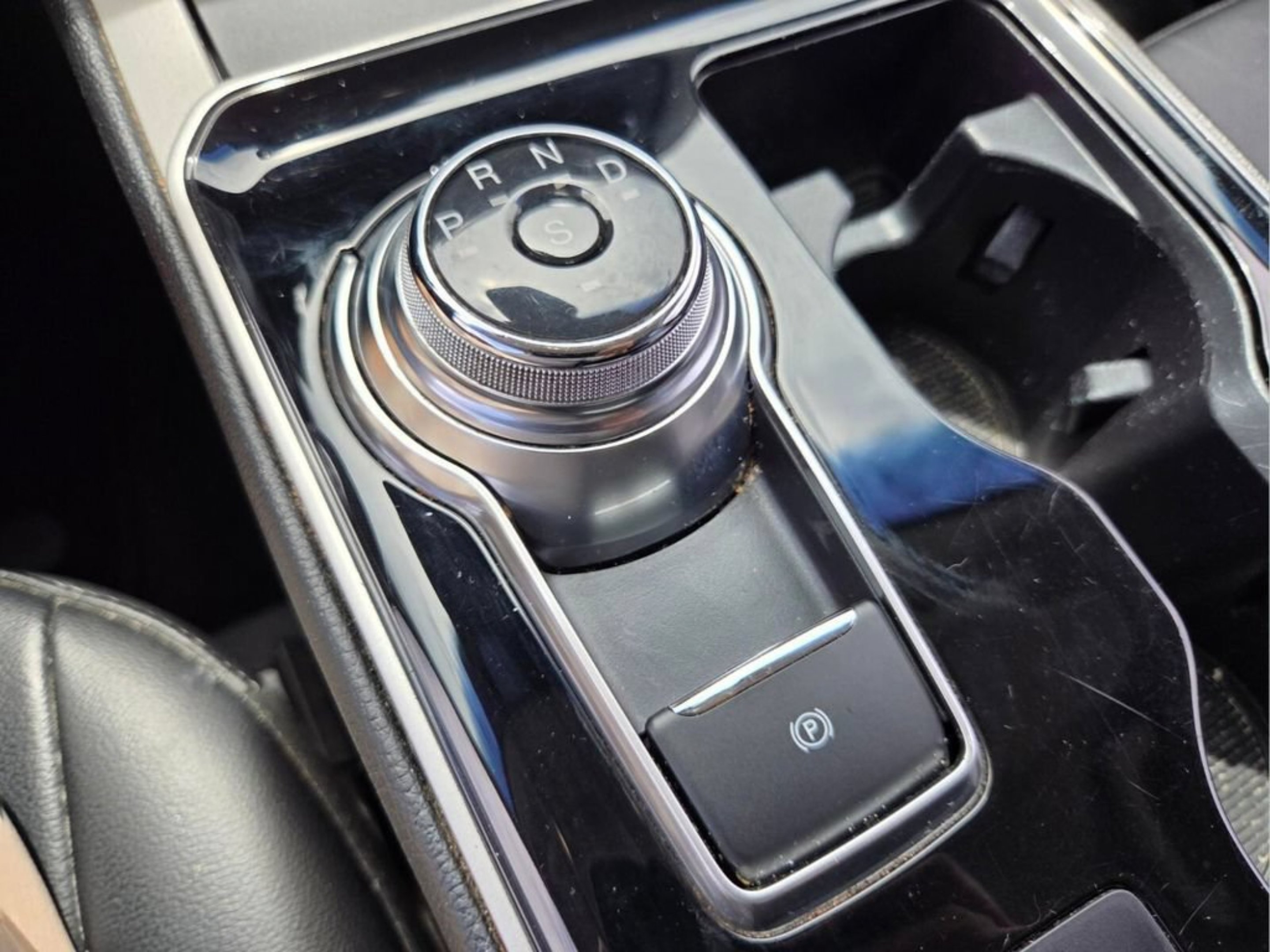 Used 2019 Black Metallic Ford SEL image 19