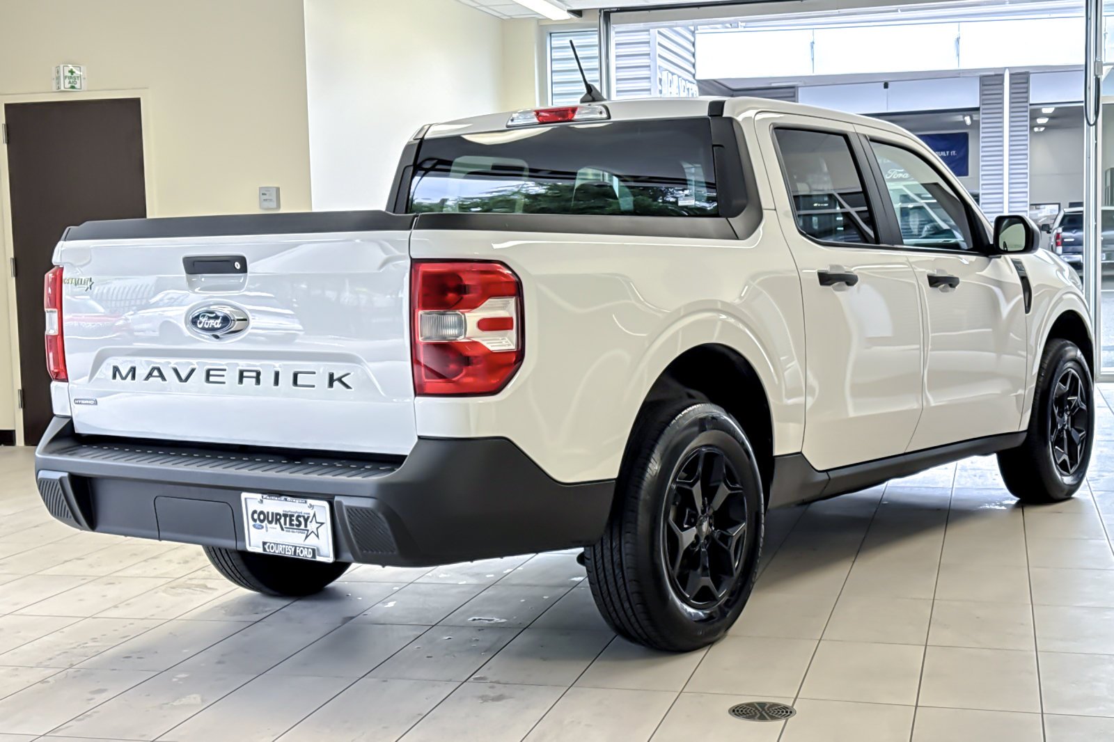 Used 2024 Oxford White Ford XL image 4