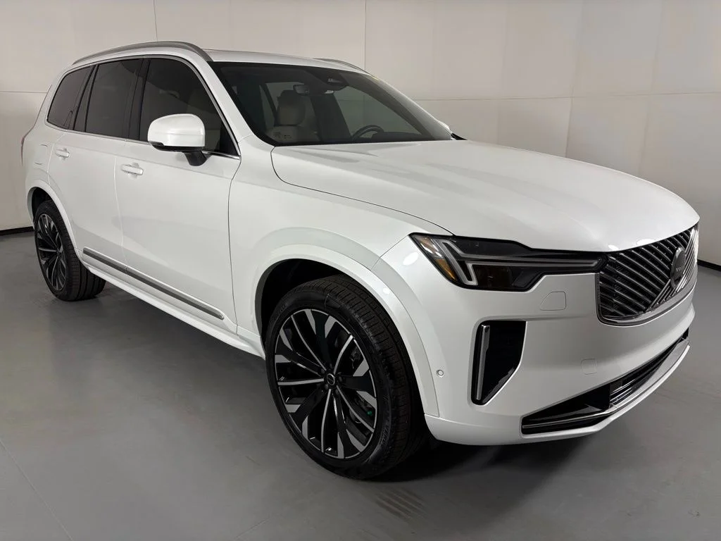 New 2026 White Volvo T8 Plus image 2