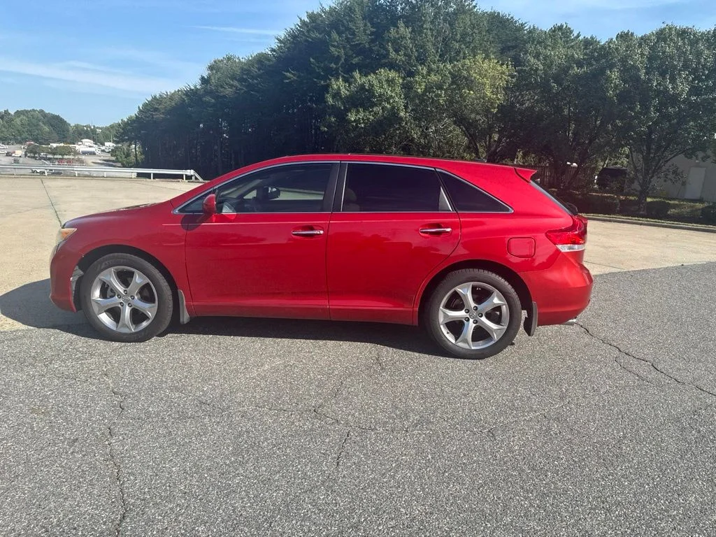 Used 2009 Red Toyota Base image 14