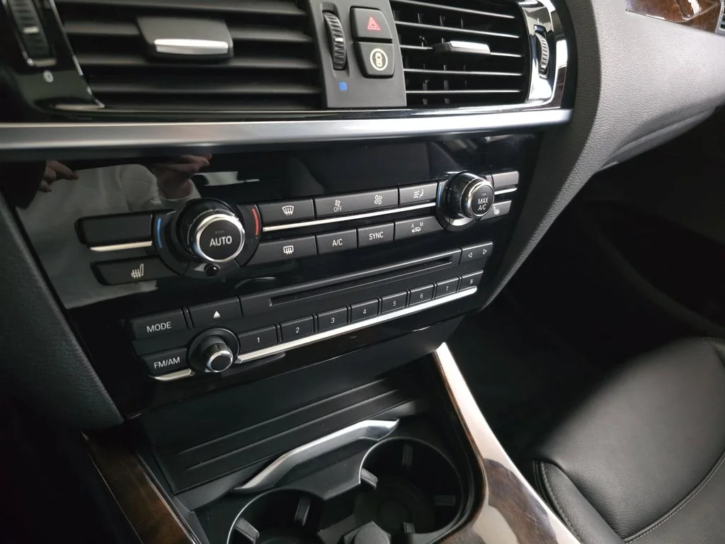 Used 2015 Space Gray Metallic BMW xDrive28d image 27