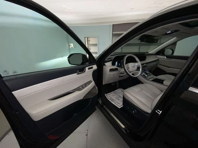 Used 2023 Black Hyundai Calligraphy image 11