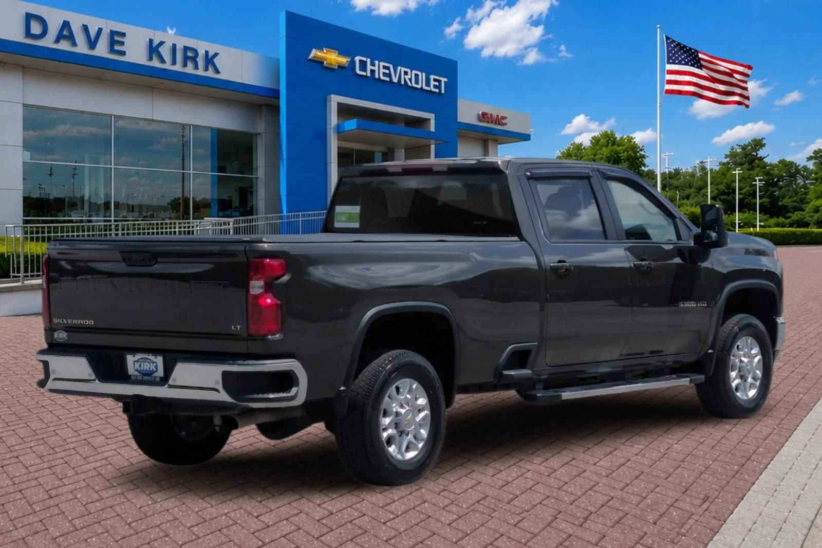 Used 2022 GREENSTONE METALLIC Chevrolet LT image 3