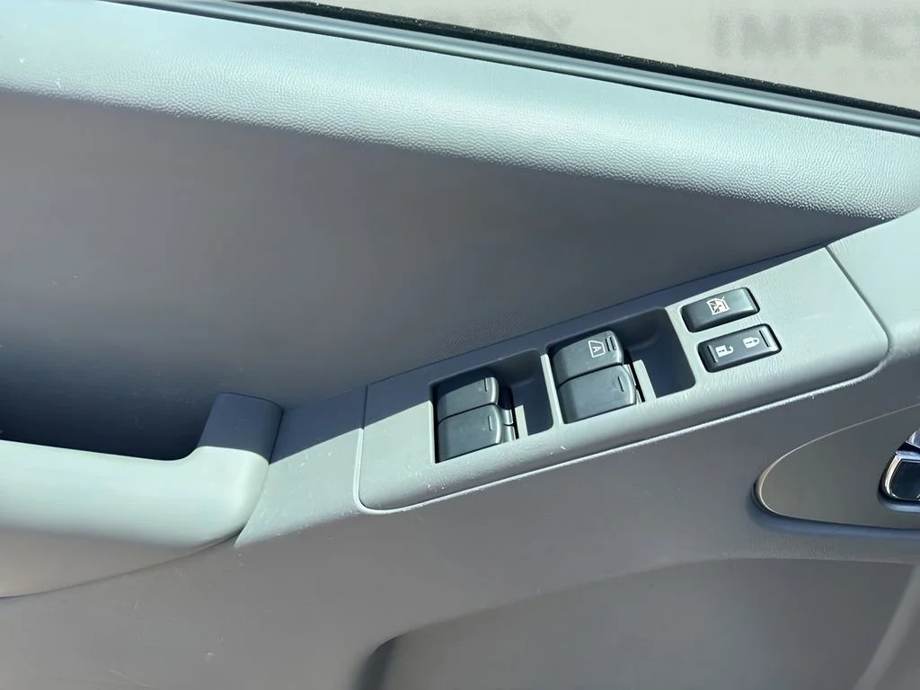 Used 2016  Nissan SV image 24