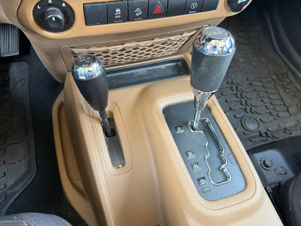 Used 2014 Bright White Clearcoat Jeep Sahara image 13