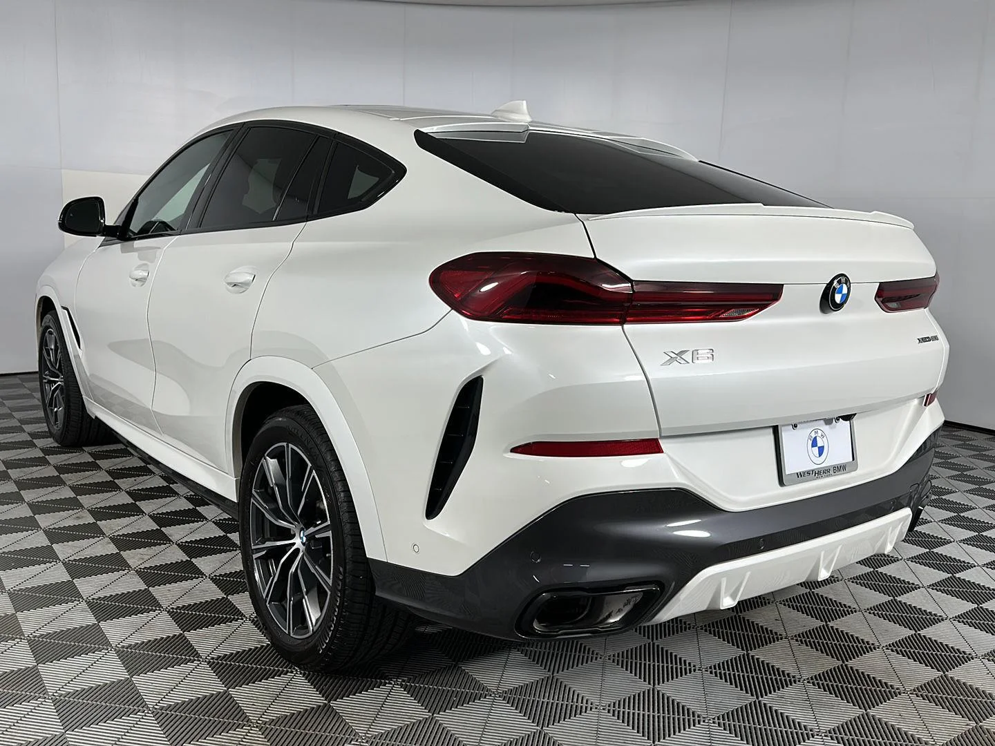 Used 2022 Mineral White Metallic BMW xDrive40i image 49