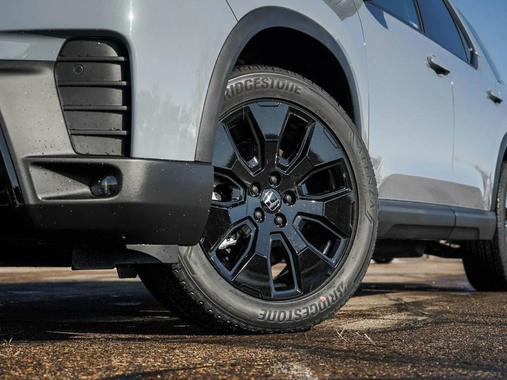 New 2026 Sonic Gray Pearl Honda Black Edition image 6