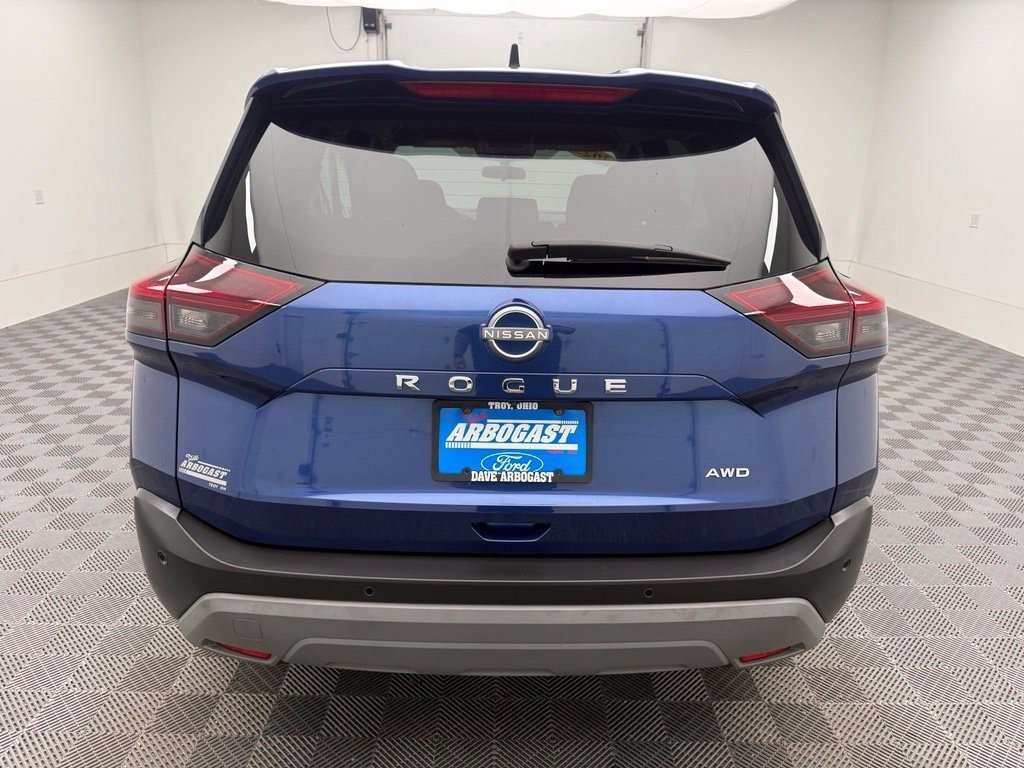 Used 2023 Blue Nissan S image 9