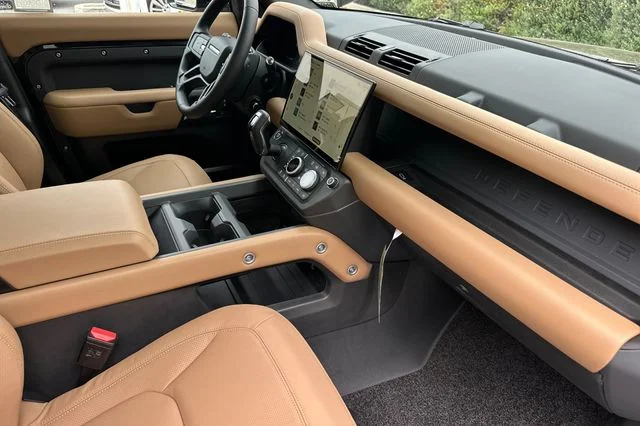 New 2026 Santorini Black Land Rover S image 14