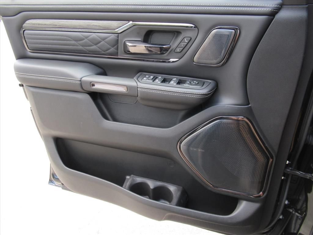 New 2026 Diamond Black Crystal Pearl-Coat Exterior Paint RAM Limited image 19