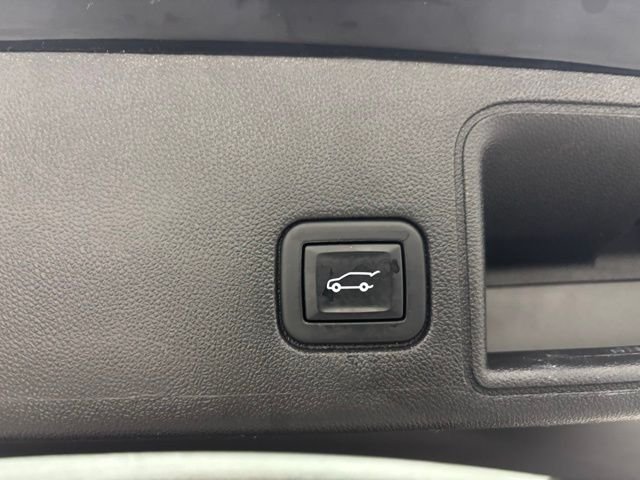 Used 2020 Black GMC SLT image 8