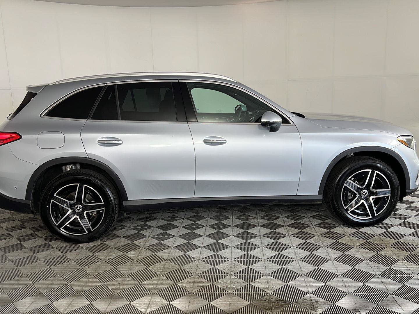 New 2026 Cirrus Silver Metallic Mercedes-Benz GLC 300 image 89