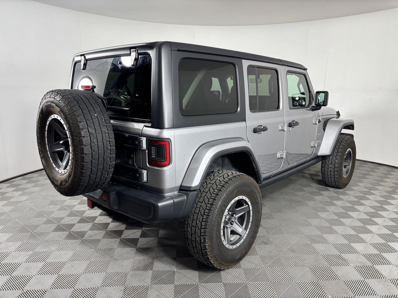 Used 2020 Billet Silver Metallic Jeep Sahara image 6