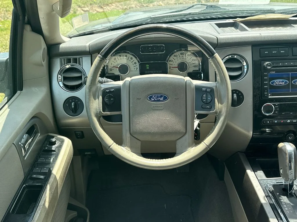 Used 2013 Gray Ford Limited image 25