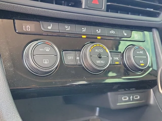 2023 Volkswagen Jetta SE - Photo 31