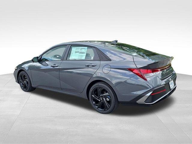 New 2026 Gray Hyundai SEL Sport Plus image 3
