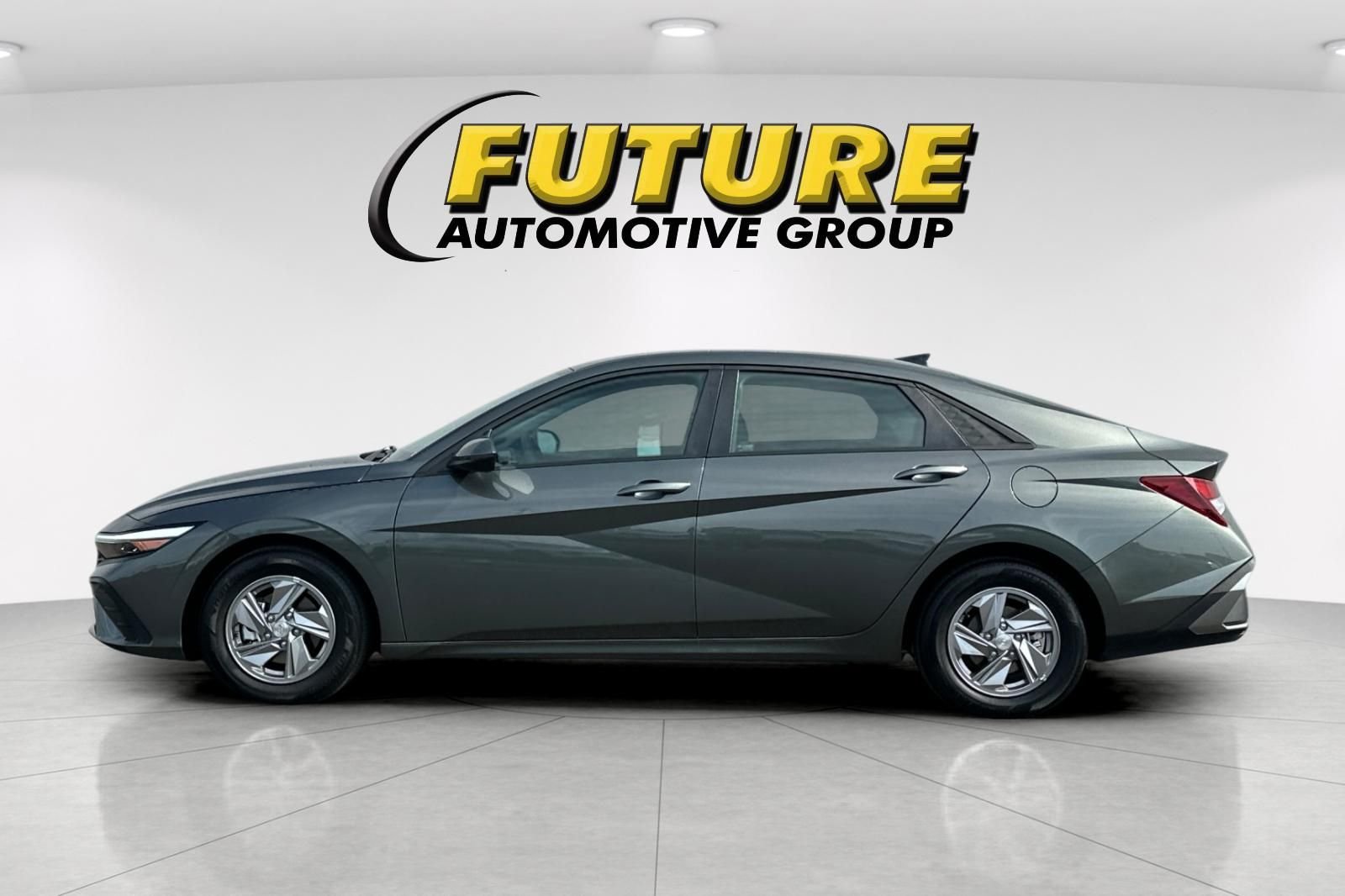 Certified Used 2025 Gray Hyundai SE image 6
