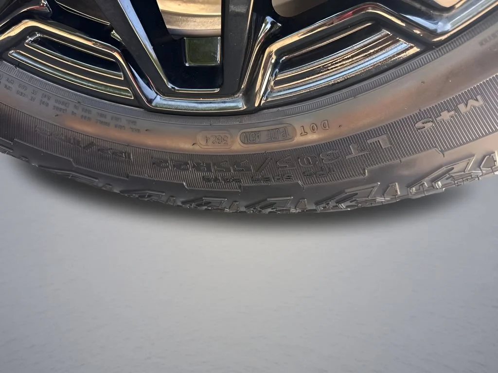 Used 2025 Interstellar White GMC 2X image 39
