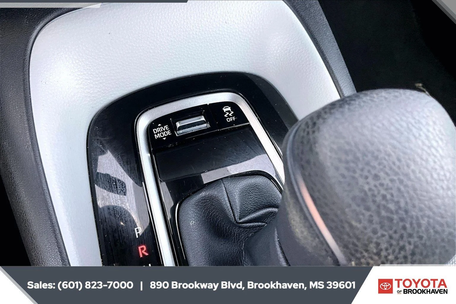 Used 2025 Ice Cap Toyota SE image 22