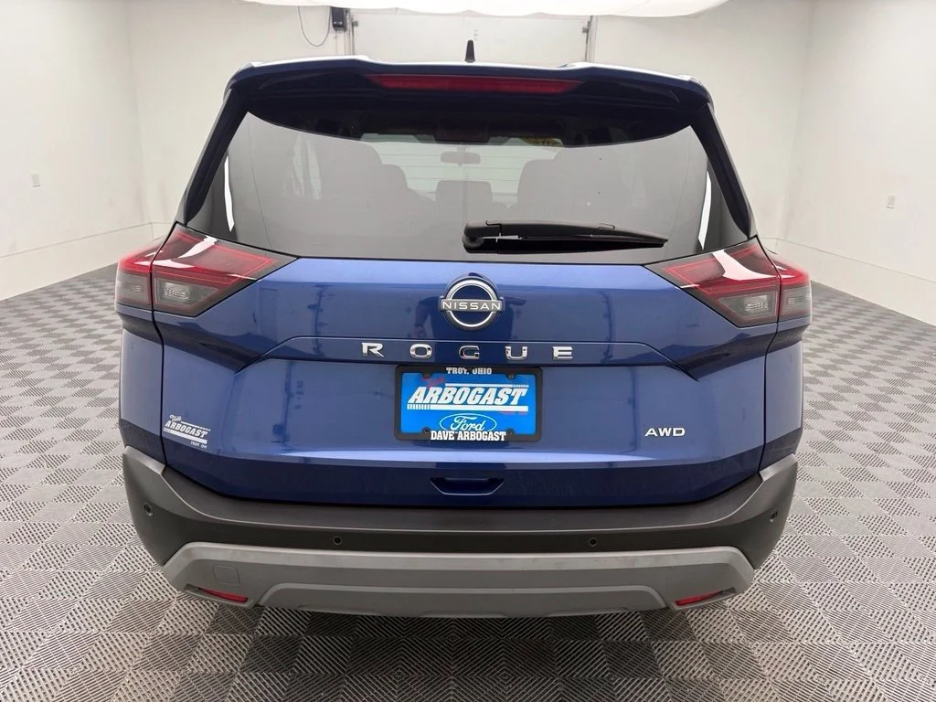 Used 2023 Blue Nissan S image 9