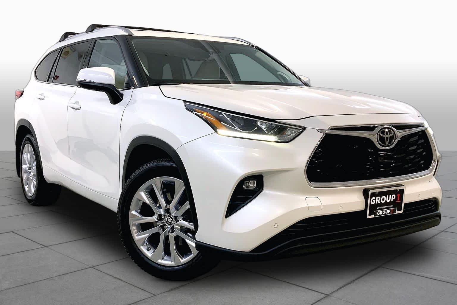 Used 2021 Blizzard Pearl Toyota Limited image 2