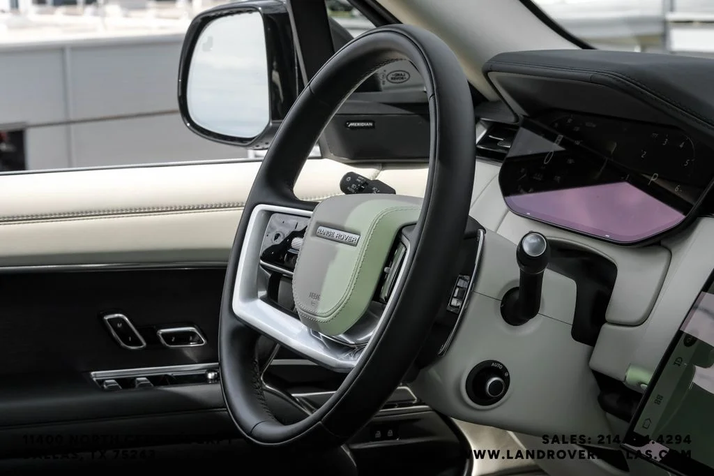 Used 2023 Silver Land Rover SE image 13