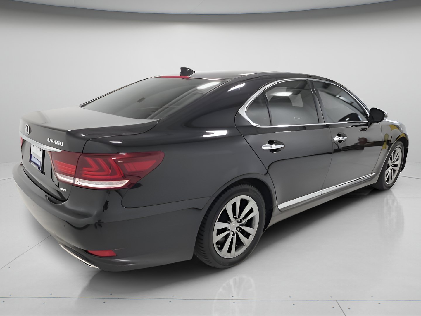 Used 2016 Obsidian Lexus 460 image 5