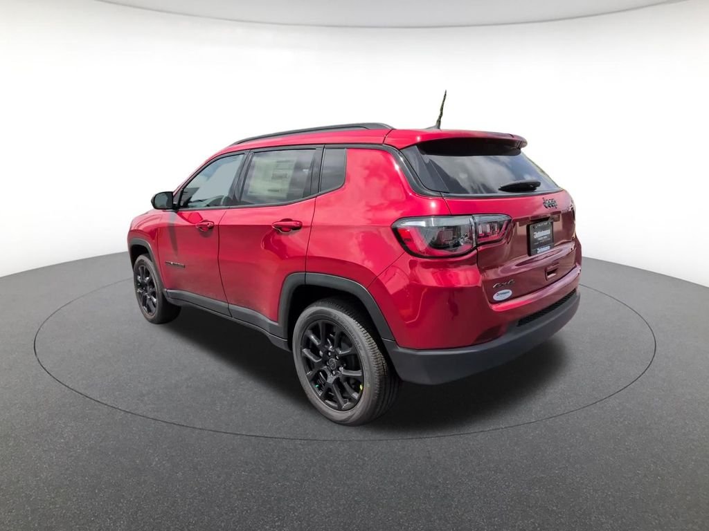 New 2026 Red Hot Pearl-Coat Exterior Paint Jeep Latitude image 8