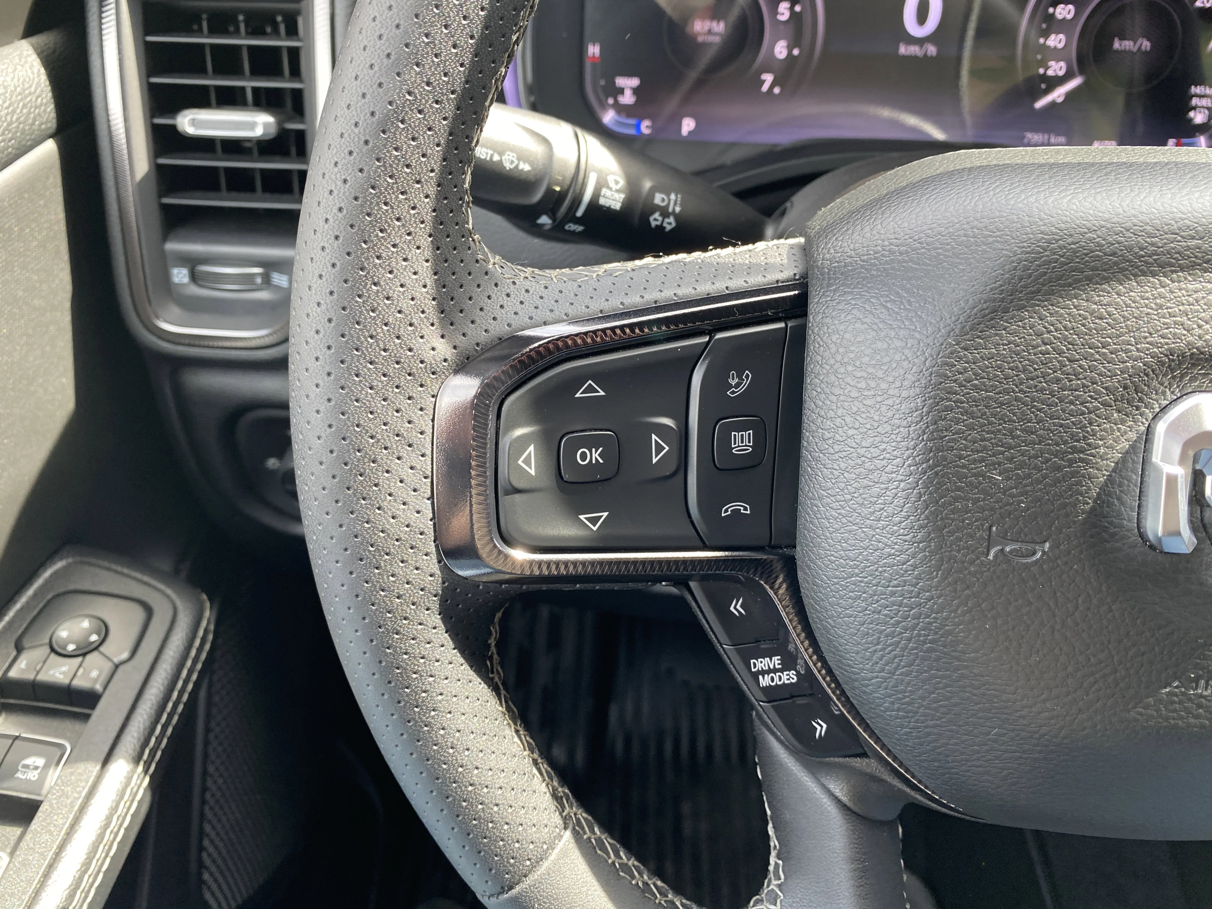 Certified Used 2026 Gray Ram Sport * REMOTE STARTER * HEATED SEATS * BIG SCREEN * image 12
