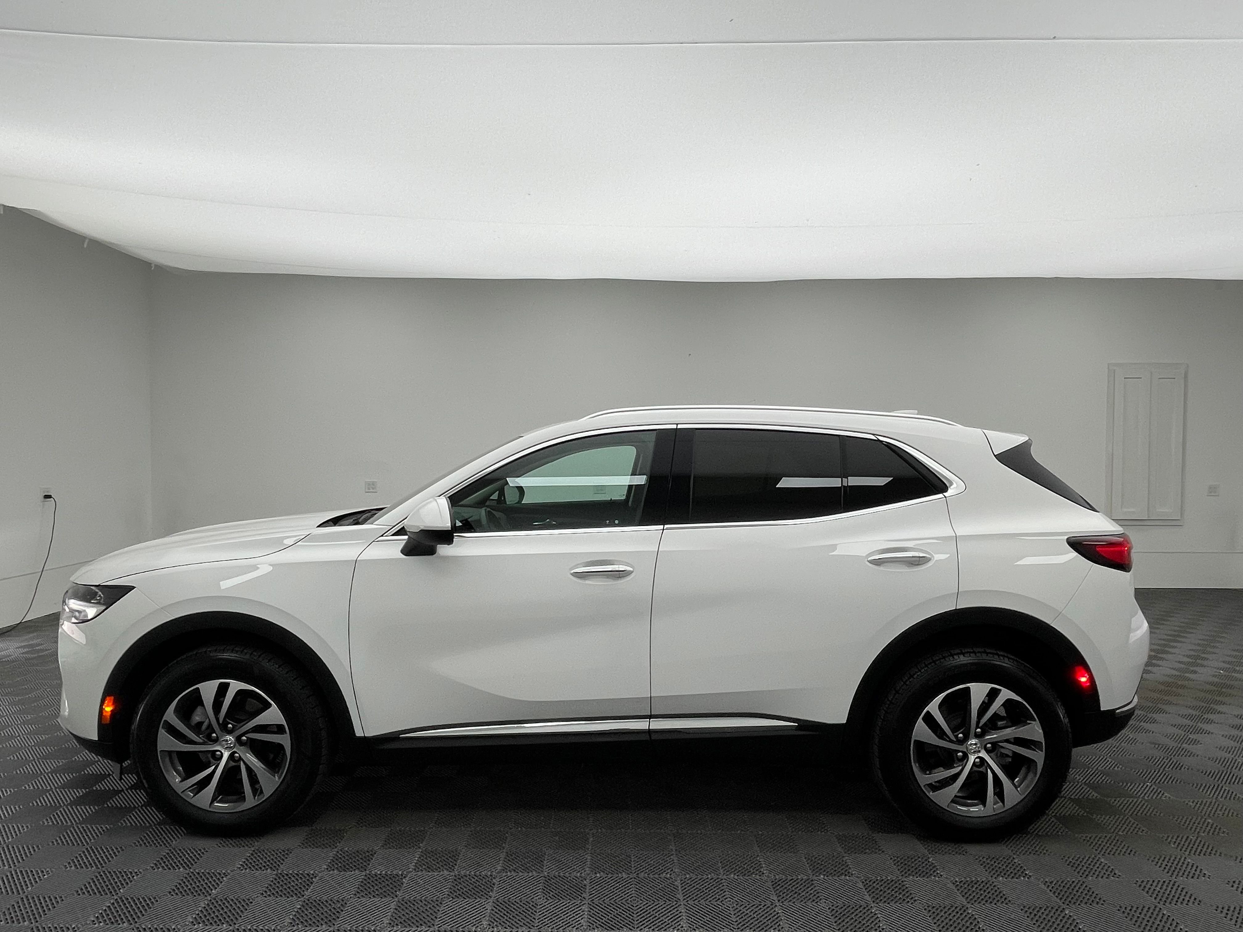 Used 2023 Summit White Buick Essence image 12